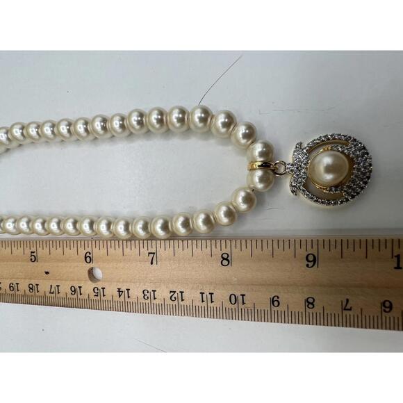 Classic Faux Pearl Necklace with Decorative Pendant - Picture 9 of 9